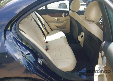 2019 Mercedes-Benz C 300 4Matic z USA, uszkodzony, nr VIN 55SWF8EB9KU283955